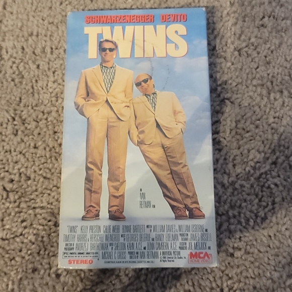 Vintage 1988 Twins VHS - Picture 2 of 8